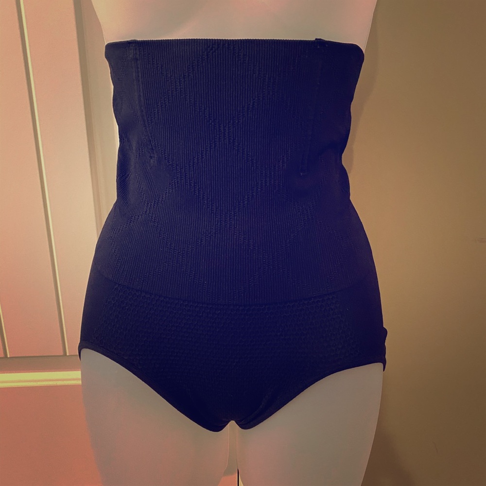 Shaper - NWOT Black Sz Medium
